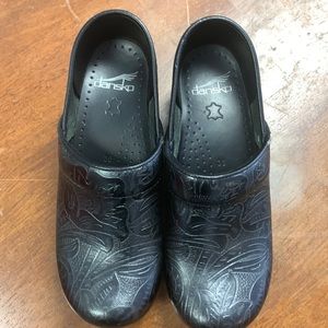 Dansko professional clog.. size 36 heel height: 2 in. platform height: 0.75 in.